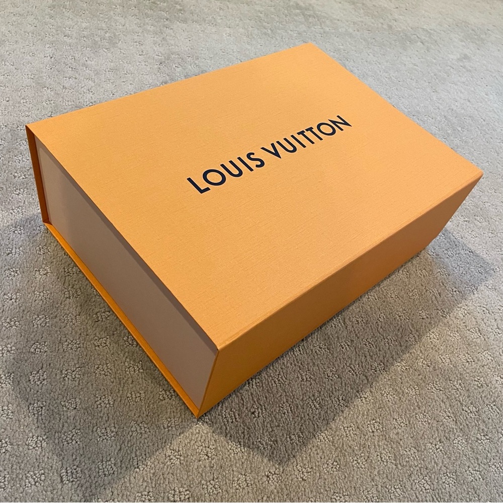 π― Authentic LV Gift Box Set - Picture 2 of 5